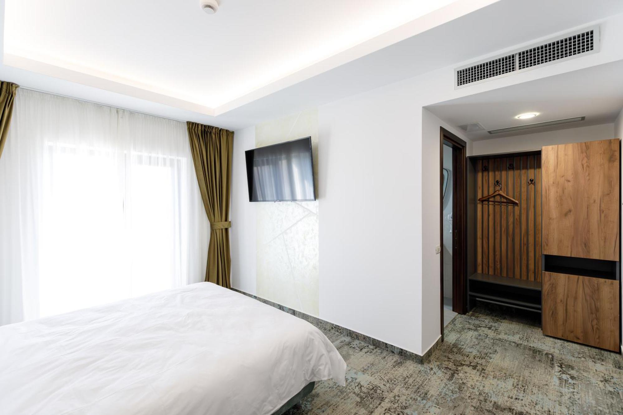 River Place ปีเตช ภายนอก รูปภาพ