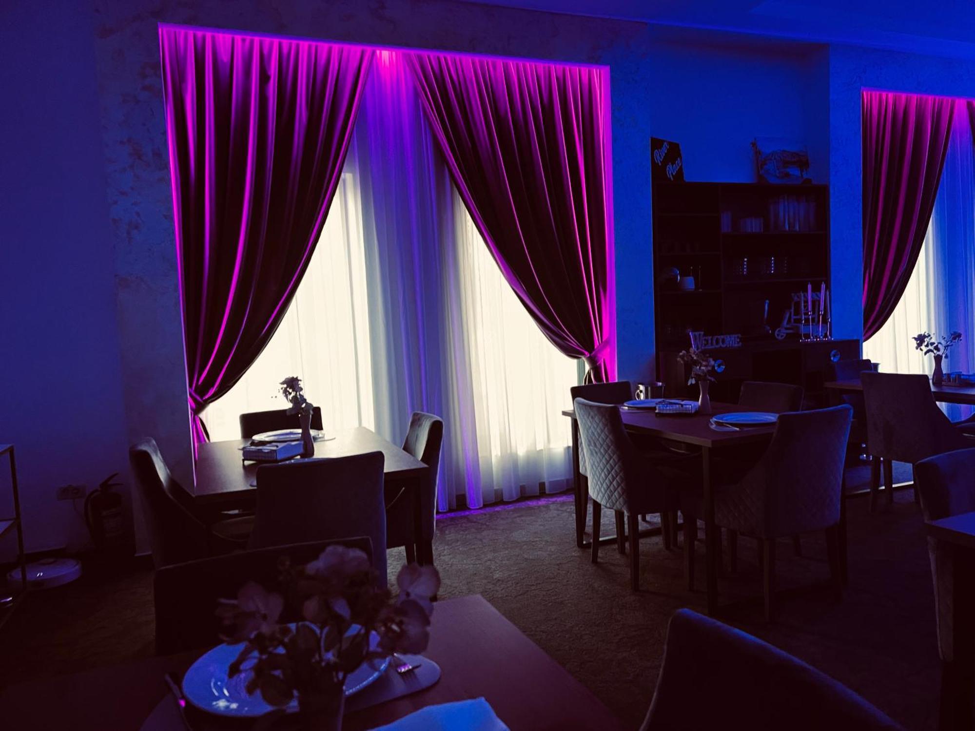 River Place ปีเตช ภายนอก รูปภาพ