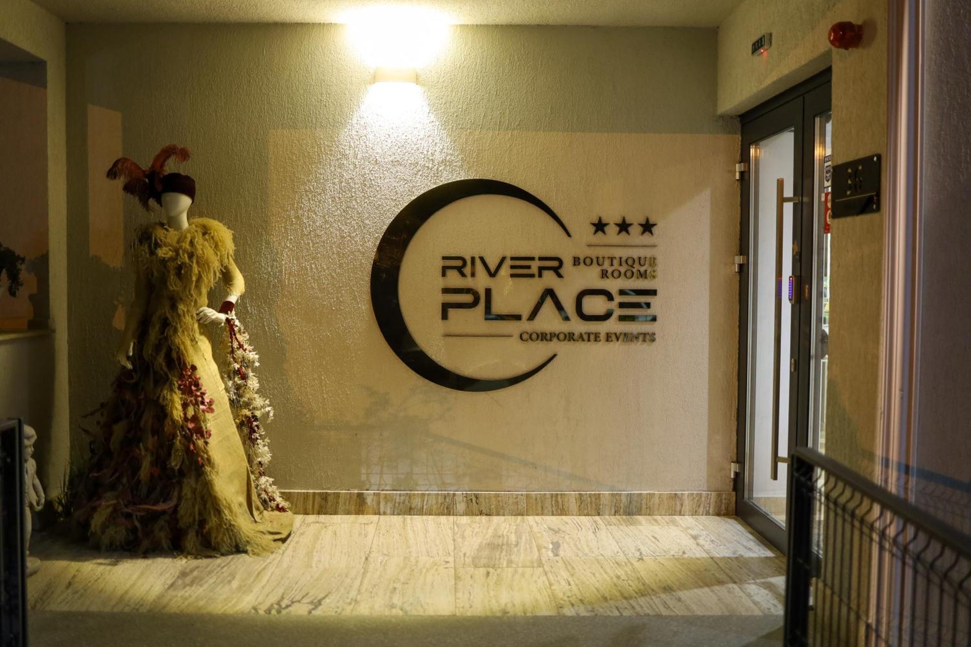 River Place ปีเตช ภายนอก รูปภาพ